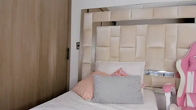 isabella gomez11 online show from 23, 1, 2025