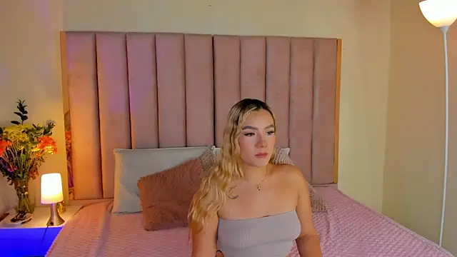 Sofi Vasquez online show from 5, 11, 2025