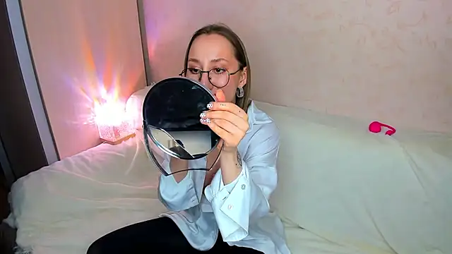 MelodyOfLovee online show from 9, 2, 2026