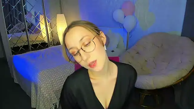 Snapshot of MelodyOfLovee chatting on 15, 2, 2025 MelodyOfLovee online show from 15, 2, 2025