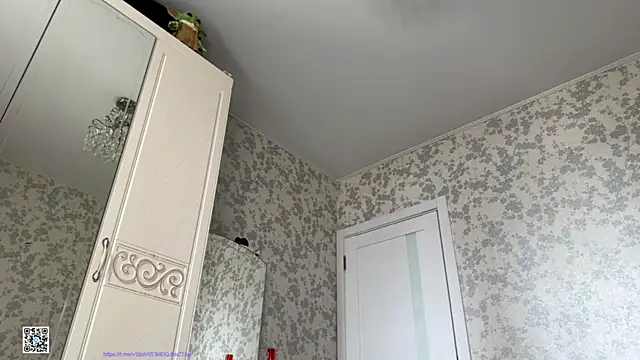 Evvie Summn1 online show from 18, 10, 2025