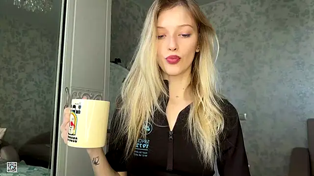 Evvie Summn1 online show from 25, 10, 2025