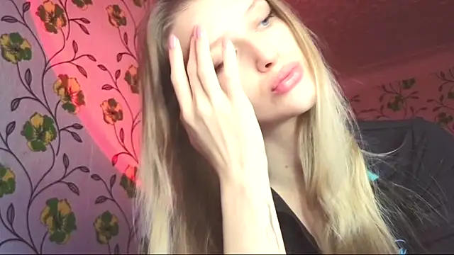Snapshot of Evvie_Summn1 chatting on 13, 6, 2026 Evvie Summn1 online show from 13, 6, 2026
