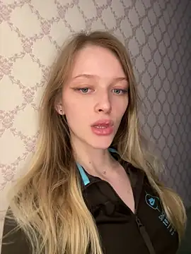 Evvie Summn1 online show from 26, 4, 2026