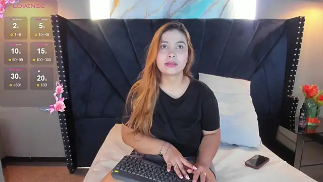 MAHIASMITH13 online show from 22, 9, 2025