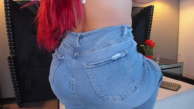 MAHIASMITH13 online show from 13, 1, 2026