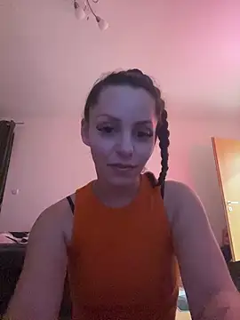 Snapshot of Chiara0102 chatting on 10, 5, 2026 Chiara0102 online show from 10, 5, 2026