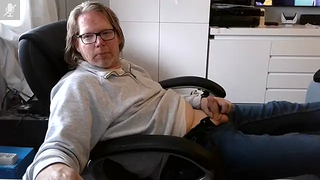 Snapshot of VSteph chatting on 12, 6, 2026 VSteph online show from 12, 6, 2026