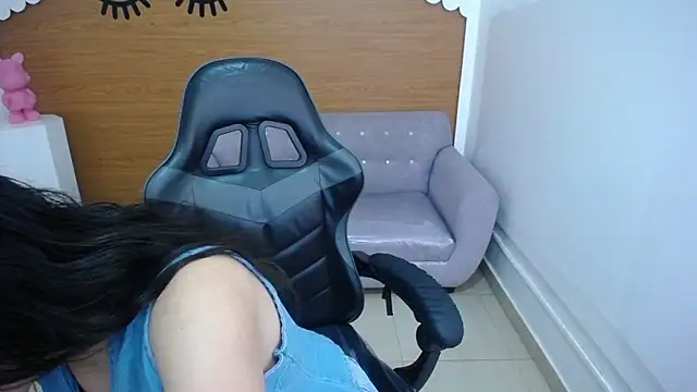 Chinatsu t online show from 1, 10, 2025