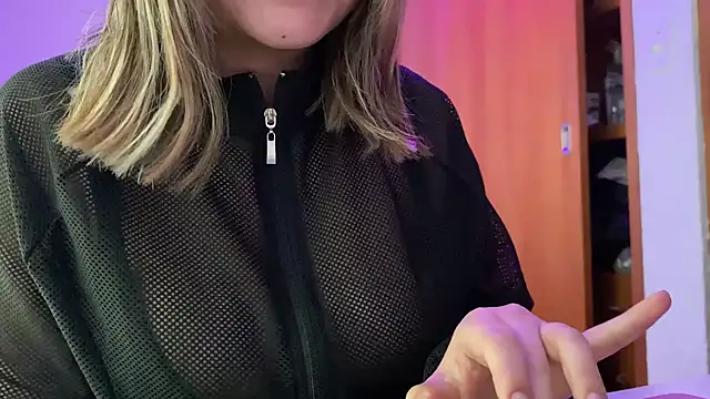 hannahcdmx online show from 15, 9, 2025