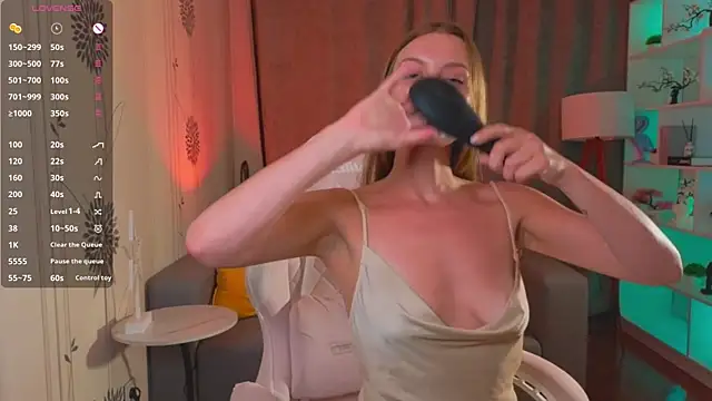 Lovella Lips online show from 10, 6, 2026
