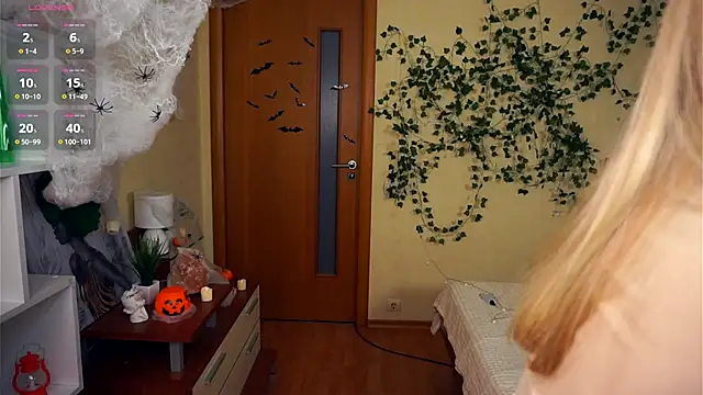 LynetBurby online show from 30, 10, 2025