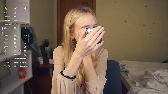 LynetBurby online show from 23, 10, 2025