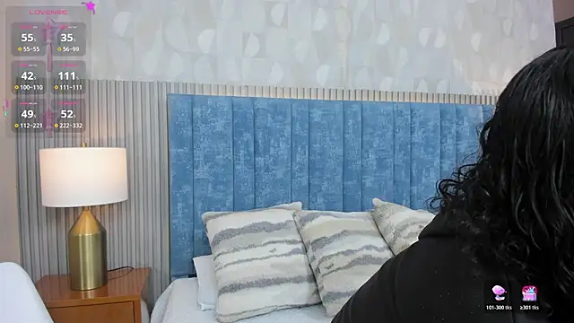 pretty sunlight  online show from 19, 11, 2025