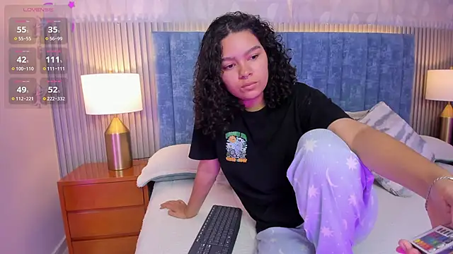 pretty sunlight  online show from 11, 11, 2025