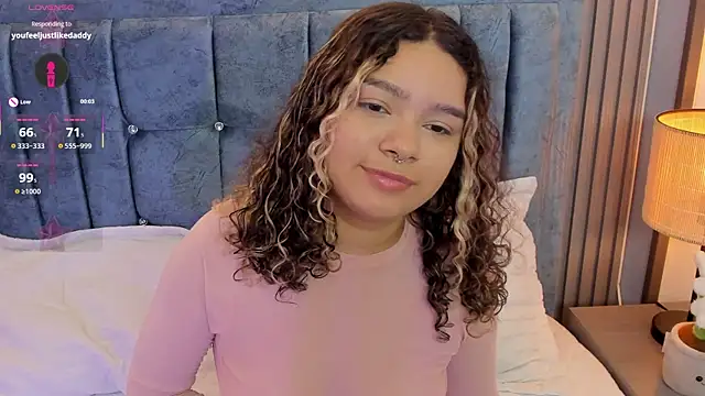 Snapshot of pretty_sunlight_ chatting on 3, 7, 2026 pretty sunlight online show from 3, 7, 2026