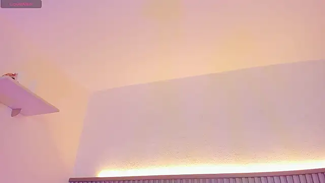 pretty sunlight  online show from 27, 5, 2026