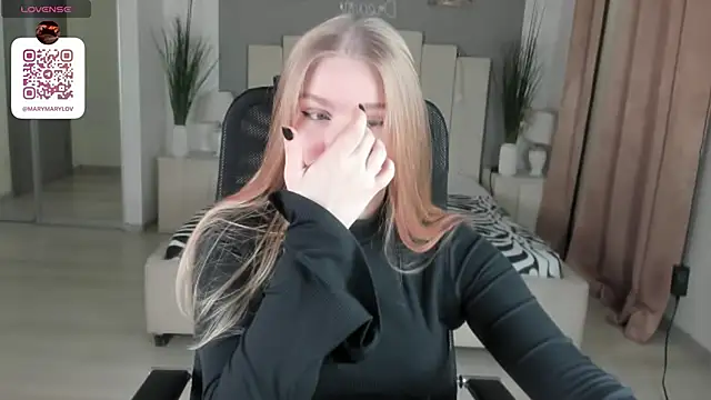 Snapshot of marydoji chatting on 17, 2, 2025 marydoji online show from 17, 2, 2025