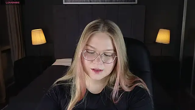 Snapshot of marydoji chatting on 11, 1, 2025 marydoji online show from 11, 1, 2025
