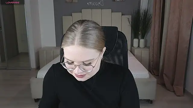 Snapshot of marydoji chatting on 28, 2, 2025 marydoji online show from 28, 2, 2025