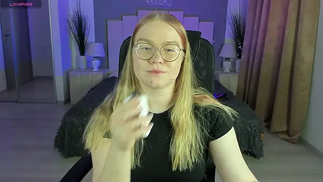 Snapshot of marydoji chatting on 5, 1, 2025 marydoji online show from 5, 1, 2025