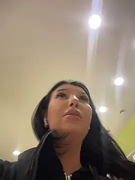 Tisha Busty online show from 15, 4, 2026