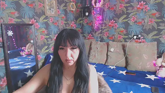 Snapshot of SusanLaNice chatting on 4, 2, 2025 SusanLaNice online show from 4, 2, 2025