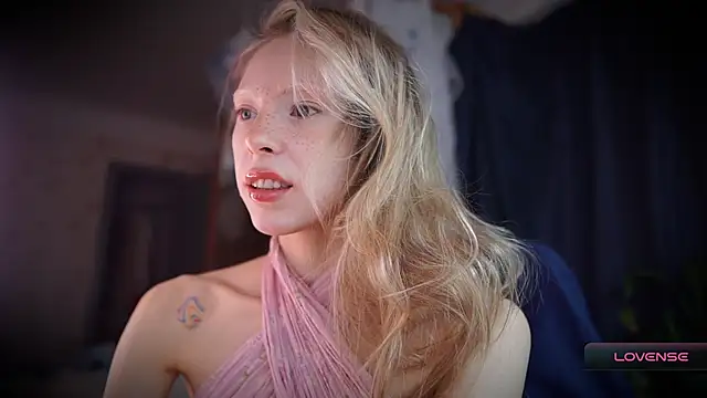 Snapshot of _Phantom_thread_ chatting on 27, 11, 2025 Phantom thread online show from 27, 11, 2025