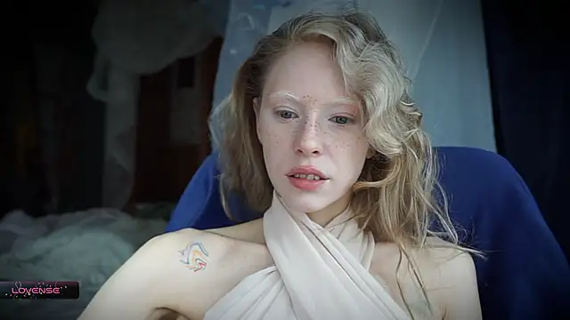 Snapshot of _Phantom_thread_ chatting on 13, 10, 2025 Phantom thread online show from 13, 10, 2025