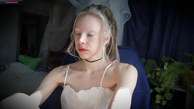  Phantom thread  online show from 27, 3, 2026