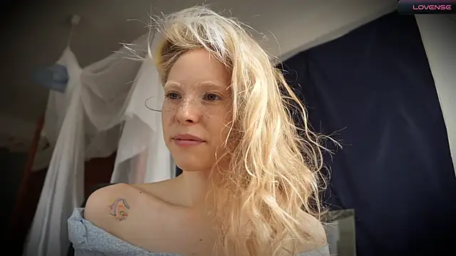 Snapshot of _Phantom_thread_ chatting on 17, 3, 2025 Phantom thread online show from 17, 3, 2025