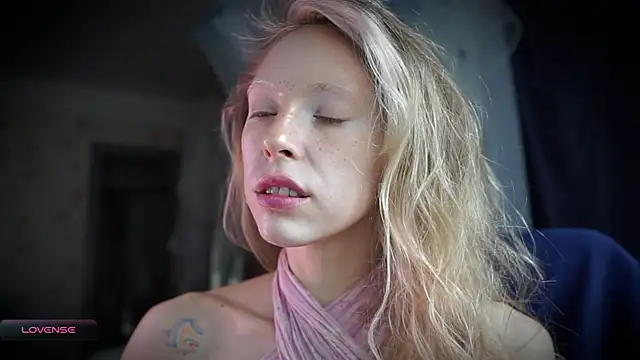 Snapshot of _Phantom_thread_ chatting on 27, 10, 2025 Phantom thread online show from 27, 10, 2025