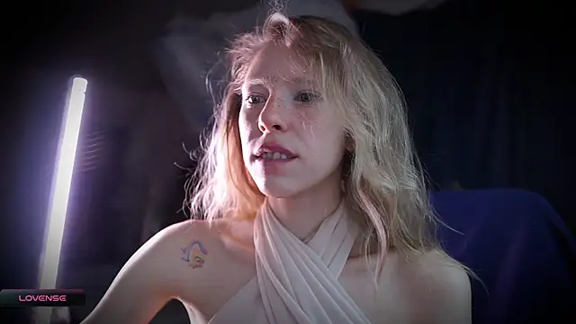 Snapshot of _Phantom_thread_ chatting on 6, 11, 2025 Phantom thread online show from 6, 11, 2025