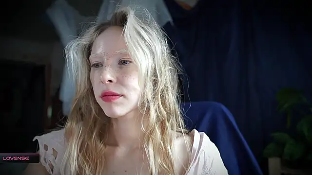 Snapshot of _Phantom_thread_ chatting on 16, 9, 2025 Phantom thread online show from 16, 9, 2025