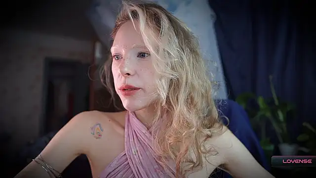 Snapshot of _Phantom_thread_ chatting on 24, 11, 2025 Phantom thread online show from 24, 11, 2025