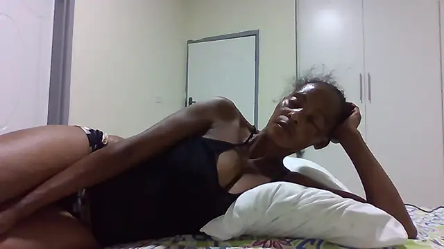 Snapshot of sweets_80 chatting on 22, 10, 2025 sweets 80 online show from 22, 10, 2025