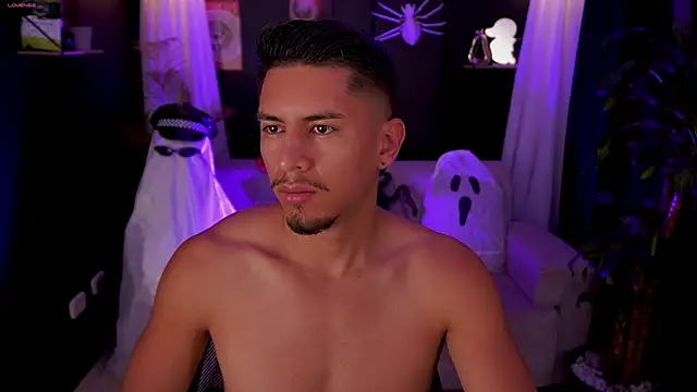 Snapshot of Aaronfox_x chatting on 11, 10, 2025 Aaronfox x online show from 11, 10, 2025