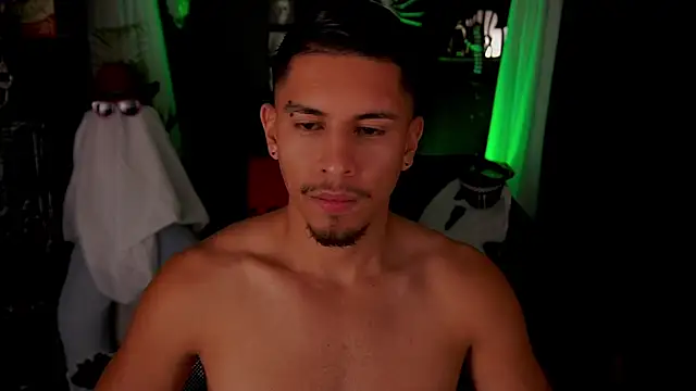 Snapshot of Aaronfox_x chatting on 22, 10, 2025 Aaronfox x online show from 22, 10, 2025