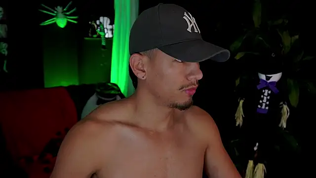 Snapshot of Aaronfox_x chatting on 18, 10, 2025 Aaronfox x online show from 18, 10, 2025