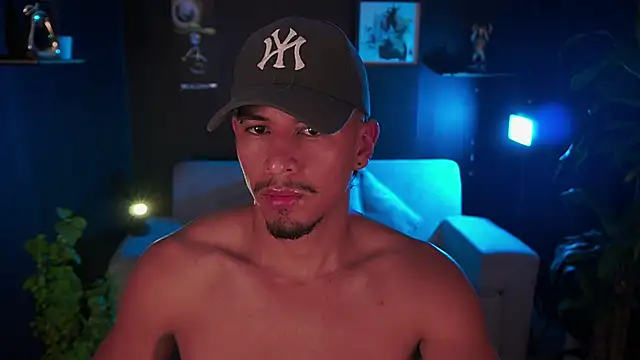 Snapshot of Aaronfox_x chatting on 16, 11, 2025 Aaronfox x online show from 16, 11, 2025