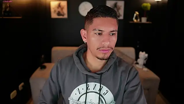 Snapshot of Aaronfox_x chatting on 28, 11, 2025 Aaronfox x online show from 28, 11, 2025