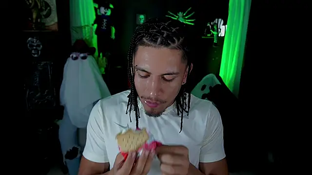 Snapshot of Aaronfox_x chatting on 25, 10, 2025 Aaronfox x online show from 25, 10, 2025