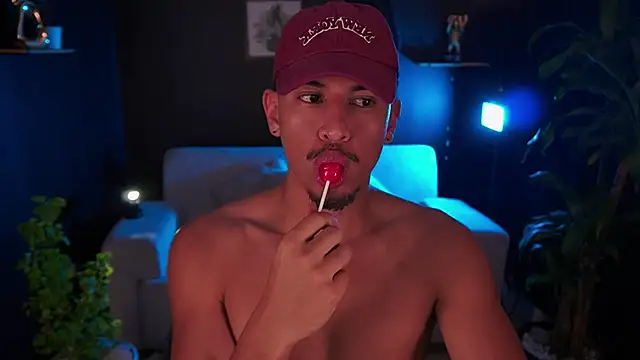 Snapshot of Aaronfox_x chatting on 15, 11, 2025 Aaronfox x online show from 15, 11, 2025