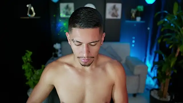 Snapshot of Aaronfox_x chatting on 24, 11, 2025 Aaronfox x online show from 24, 11, 2025