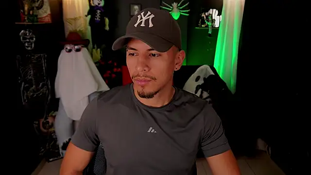 Snapshot of Aaronfox_x chatting on 24, 10, 2025 Aaronfox x online show from 24, 10, 2025