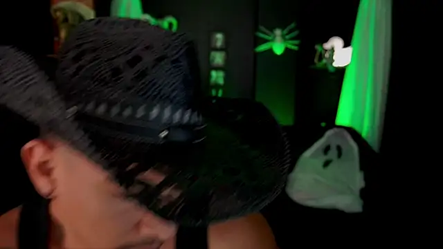 Snapshot of Aaronfox_x chatting on 1, 11, 2025 Aaronfox x online show from 1, 11, 2025