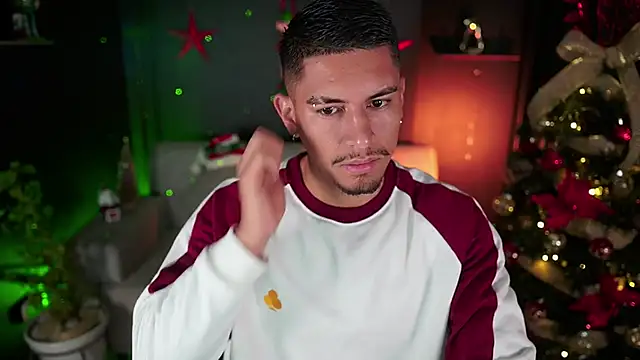 Snapshot of Aaronfox_x chatting on 2, 12, 2025 Aaronfox x online show from 2, 12, 2025