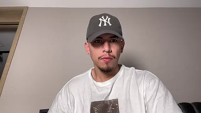 Snapshot of Aaronfox_x chatting on 23, 10, 2025 Aaronfox x online show from 23, 10, 2025