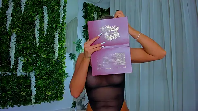 Snapshot of VivienCarter chatting on 24, 9, 2025 VivienCarter online show from 24, 9, 2025