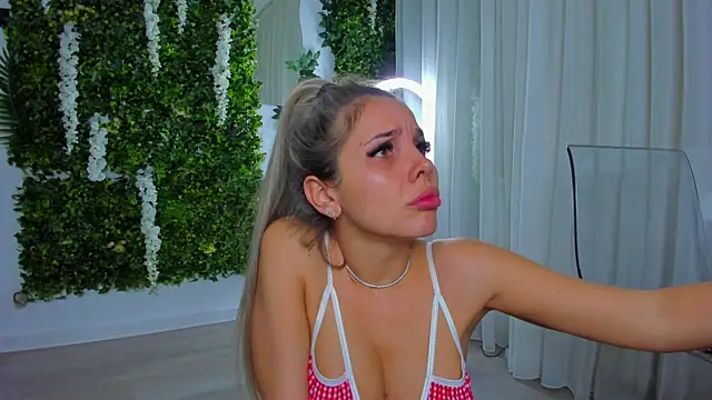 Snapshot of VivienCarter chatting on 30, 10, 2025 VivienCarter online show from 30, 10, 2025